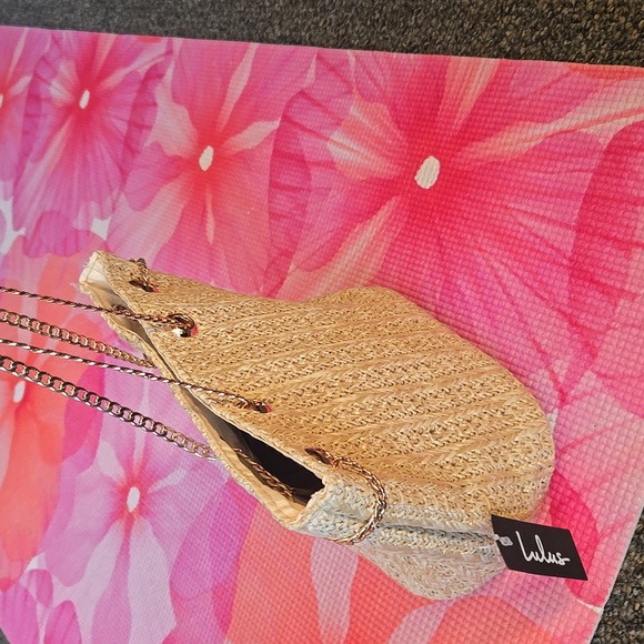 Lulu's Beige Woven Tote with Gold Chains - Picture 4 of 13